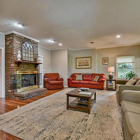 South Asheville Home With Hot Tub Just 11 Miles To Downtown エクステリア 写真