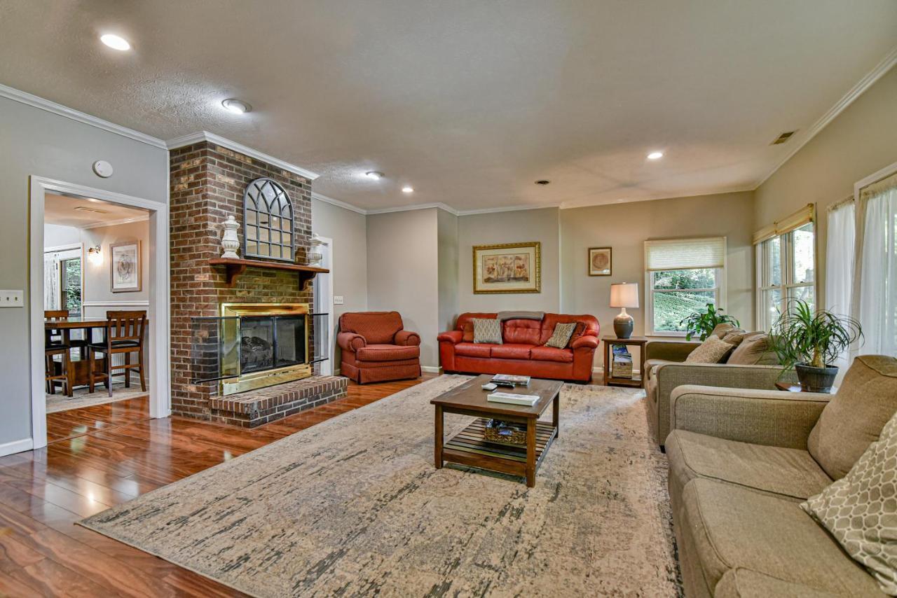 South Asheville Home With Hot Tub Just 11 Miles To Downtown エクステリア 写真