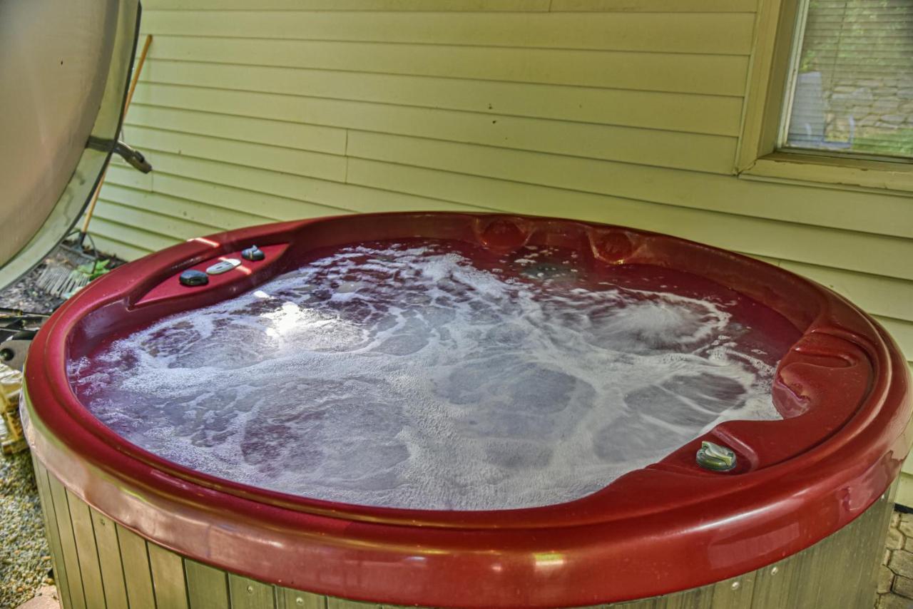 South Asheville Home With Hot Tub Just 11 Miles To Downtown エクステリア 写真